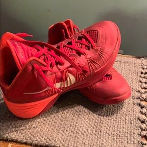 Basketball shoes